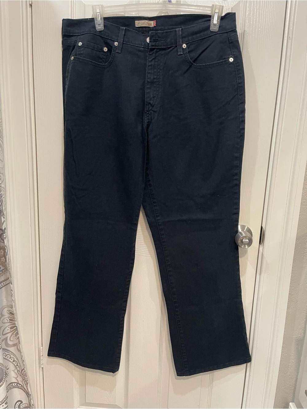 Levi’s women’s Dark black relaxed boot cut 550 size 20M